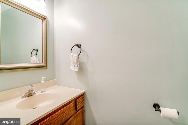 Building Photo - 2131 Kings Mill Ct