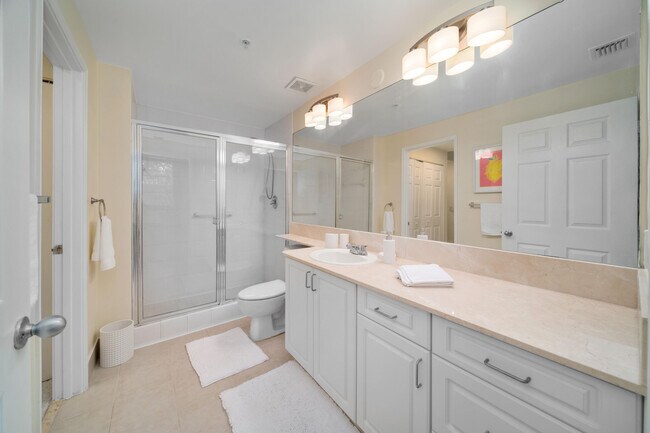 Building Photo - 720 S Sapodilla Ave