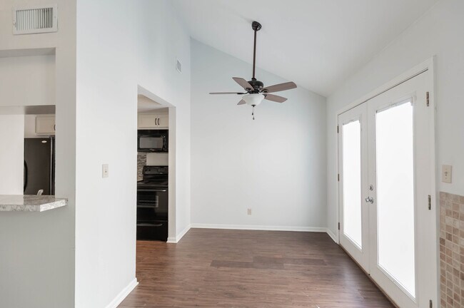 Building Photo - 105 Maplewood Dr