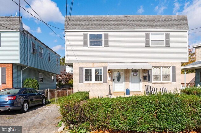 Building Photo - 725 Mt Vernon Ave
