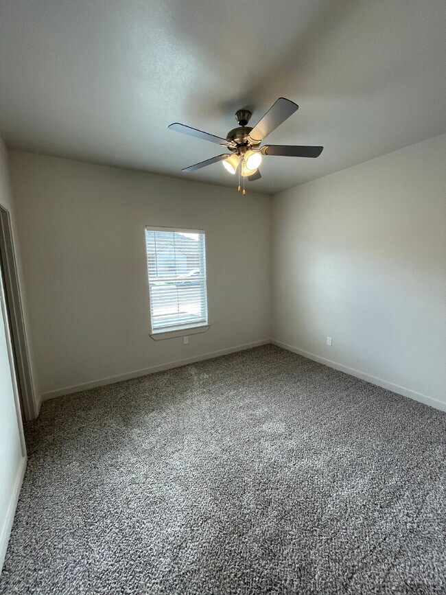 Building Photo - Beautiful New Townhome Located South of To...