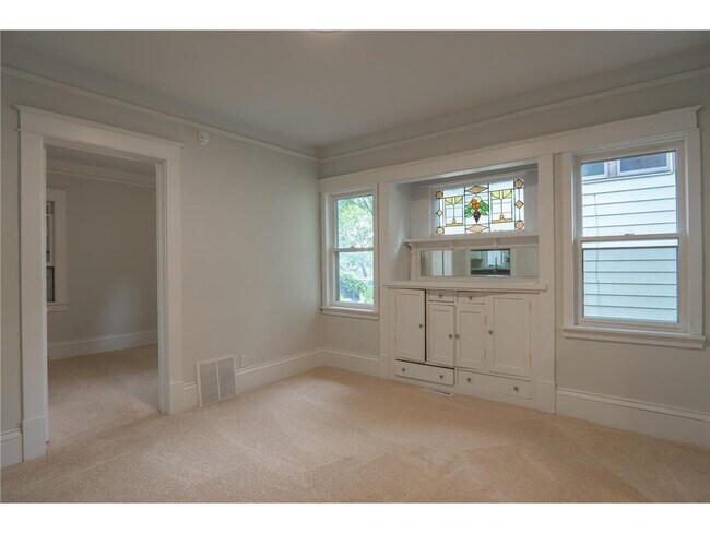 Building Photo - 1020 Wilson Ave