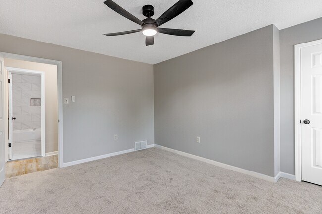 Building Photo - 7801 Autumn Creek Dr