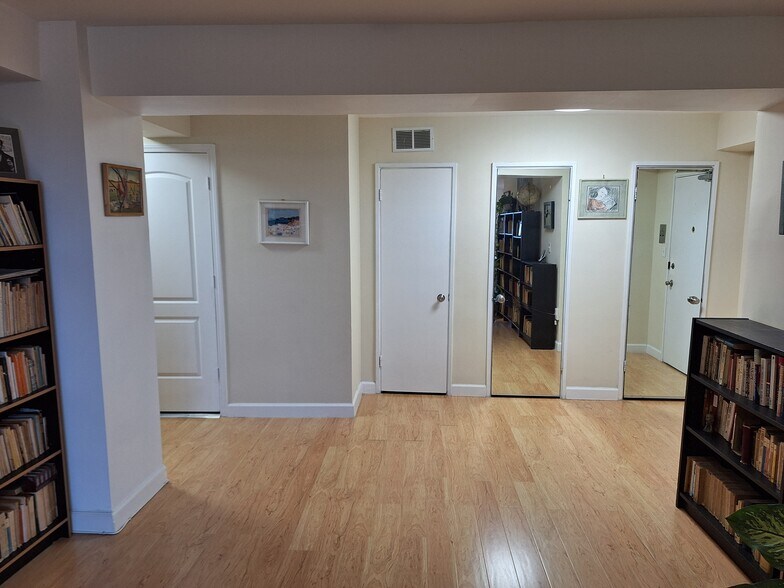 Three Closets (one walk in) by Entrance - 4200 N Marine Dr