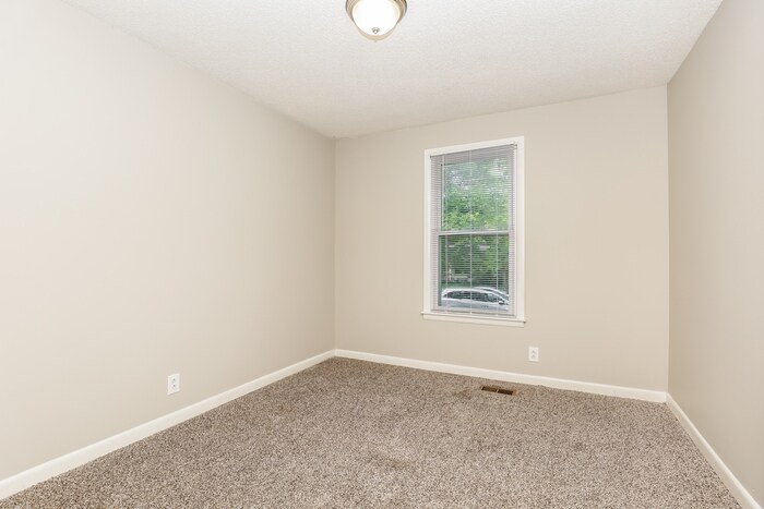 Building Photo - 4873 Everest Dr