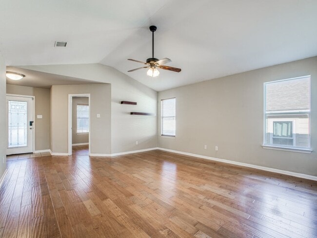 Building Photo - 1002 Magnolia Field