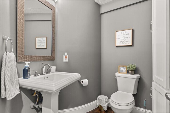 Building Photo - 6422 Gladehill Dr