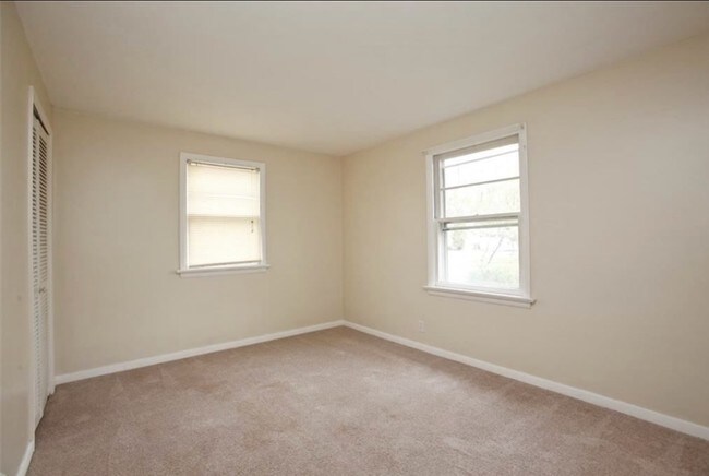 Building Photo - 185 Hildegarde Rd