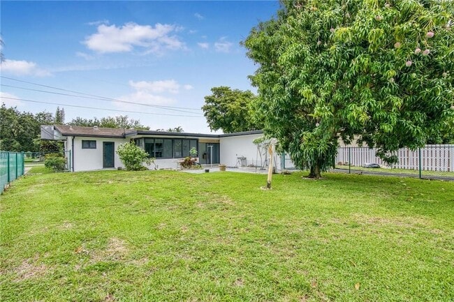 Building Photo - 2224 N 35th Ave