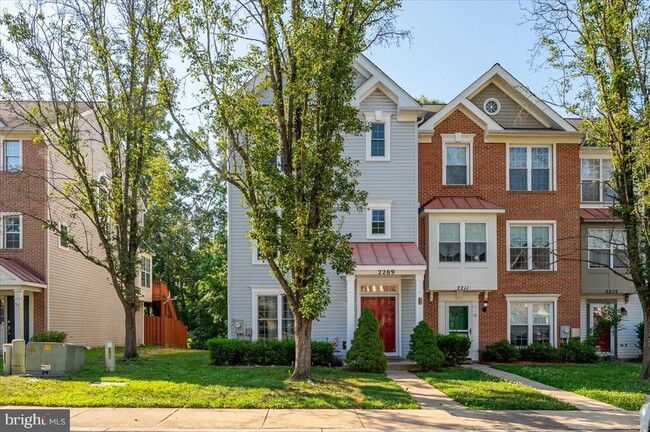 Building Photo - 2209 Commissary Cir