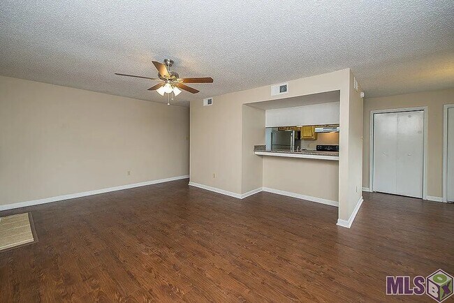Building Photo - 10213 Ballina Ave