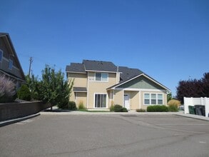 Building Photo - 1014 S Olympia Pl