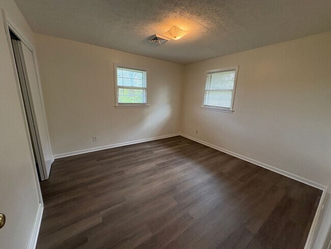 Building Photo - 145 Madison Cir