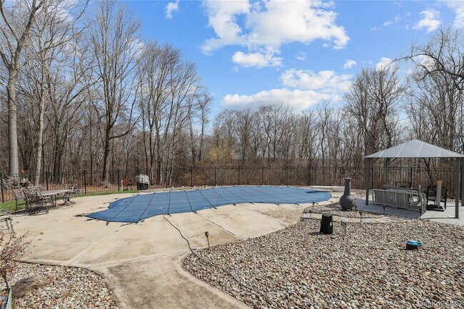 Building Photo - 10 Vernon Dr