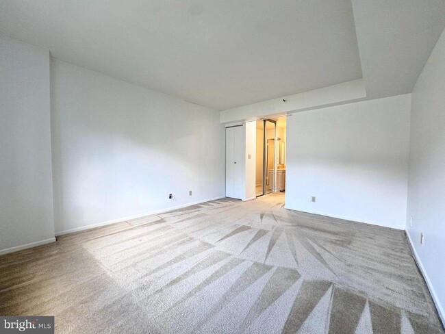 Building Photo - 1600 N Oak St