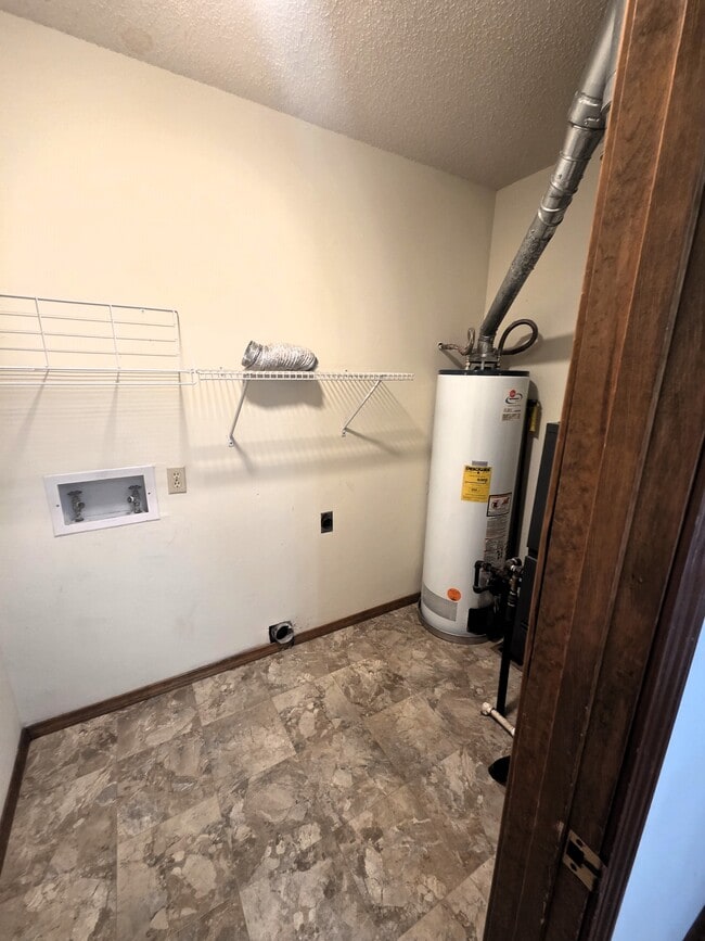 Building Photo - 2045 S Kentwood Ave