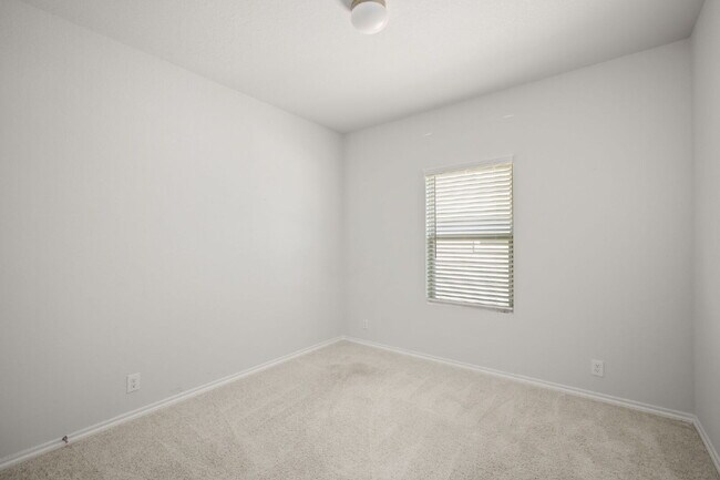 Building Photo - "Charming 3-Bed, 2-Bath Oasis with 1,753 S...
