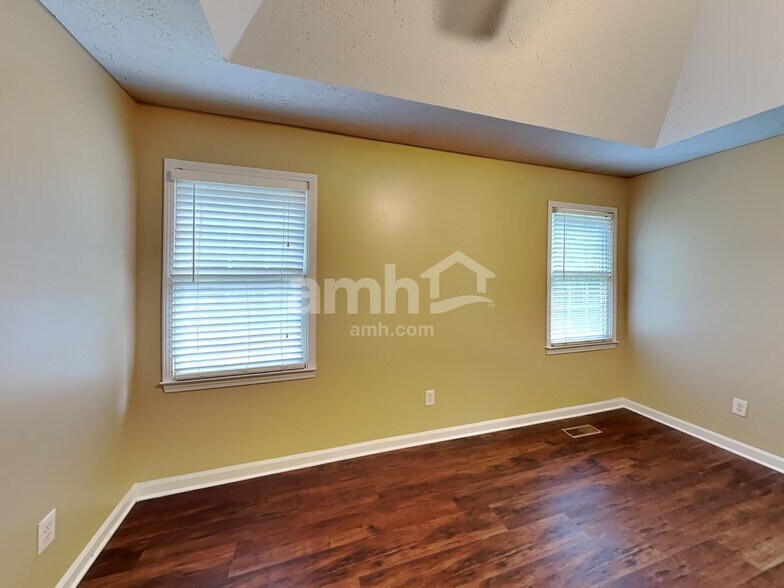 Building Photo - 304 Legacy Park Dr