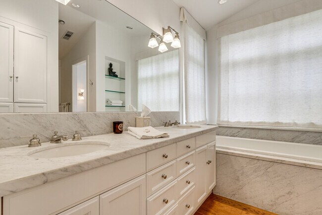 Building Photo - 6256 Dry Creek Rd