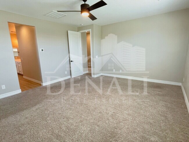 Building Photo - 13648 N 144th Dr
