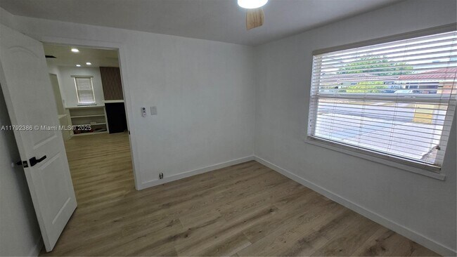 Building Photo - 1448 NE 24th Ct