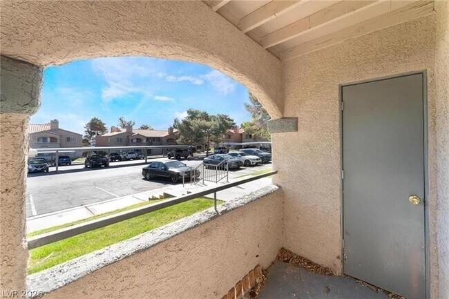 Building Photo - 221 Mission Catalina Ln