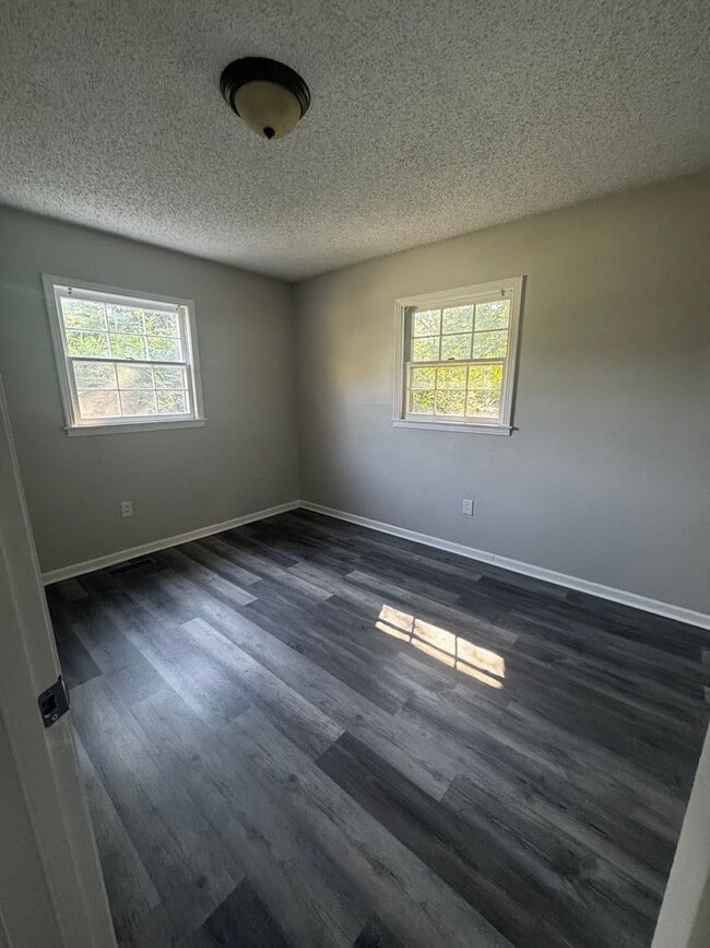 Building Photo - Brand new renovated home in Gallatin 4 bed...