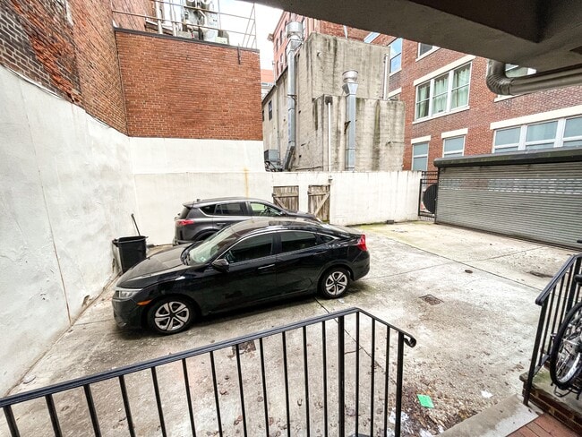 Building Photo - 215 Quince St