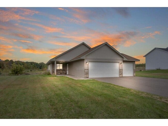 Building Photo - 722 Hilltop Ln