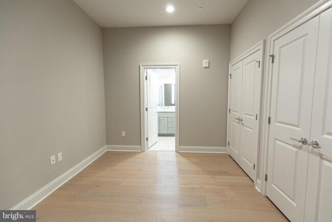 Building Photo - 1411 Walnut St