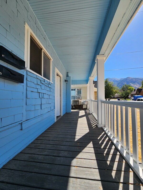 Building Photo - 1028 Capitol St