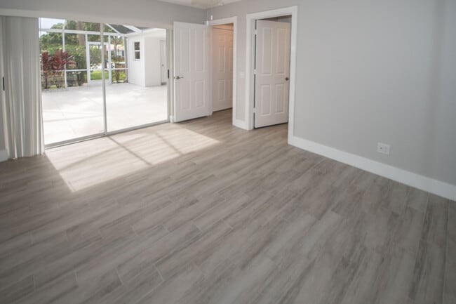 Building Photo - 3604 Pin Oak Ct