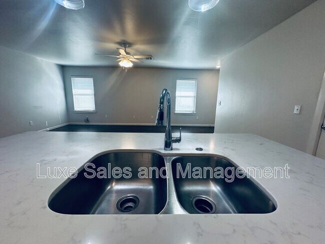 Building Photo - 11412 N Lincoln Blvd