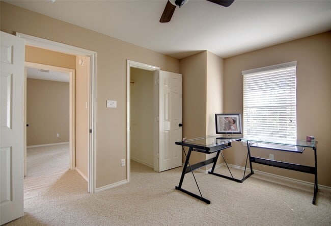 Building Photo - 142 W Russet Grove Cir