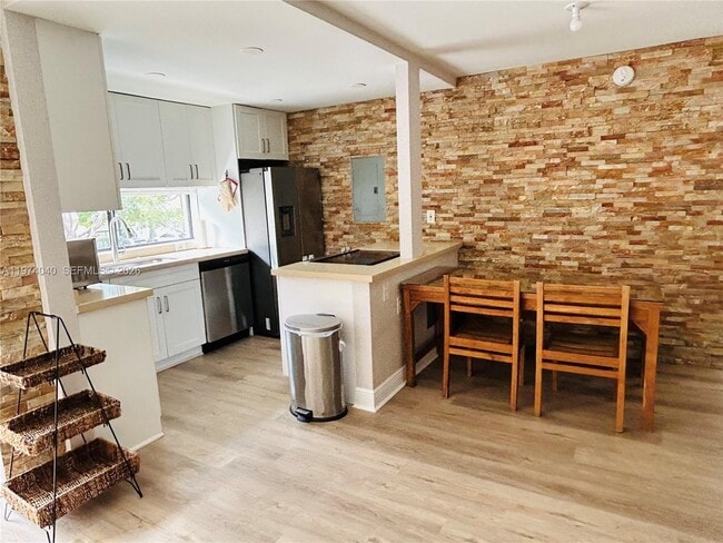 Building Photo - 17021 N Bay Rd