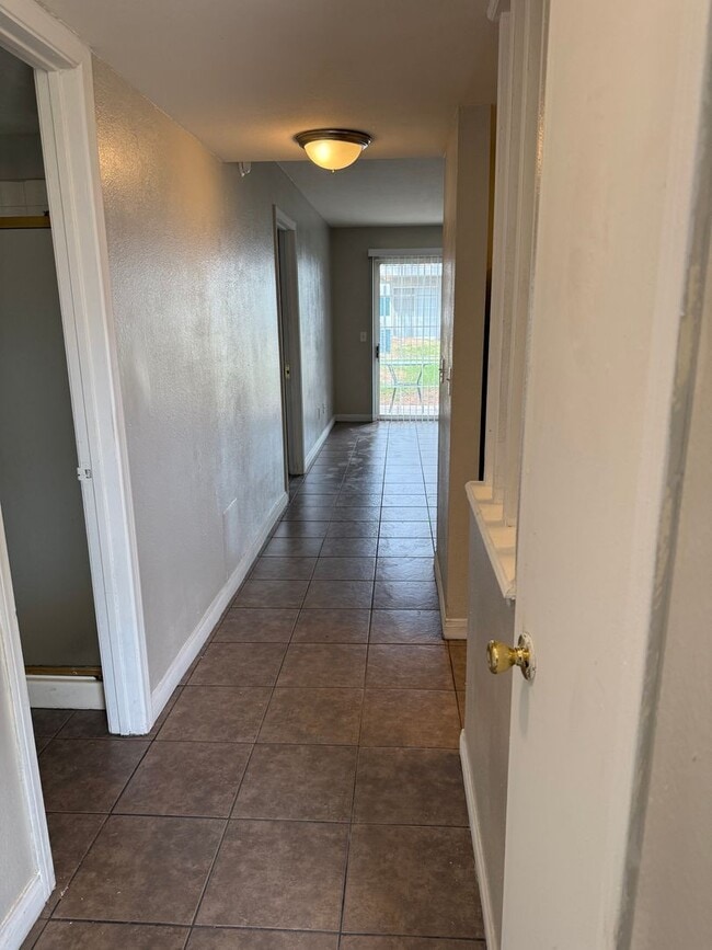 Building Photo - 3823 S Maryland Pkwy