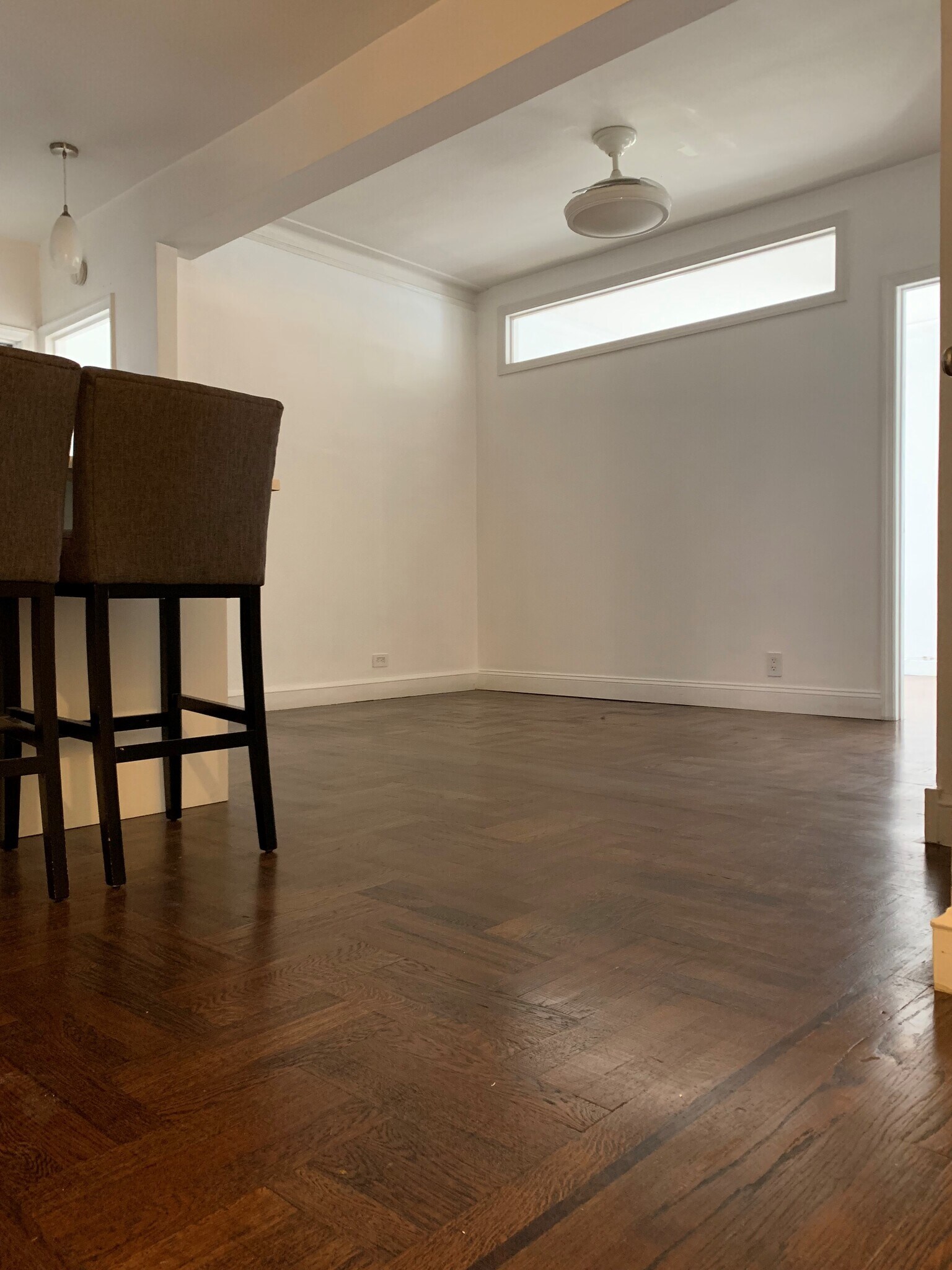 LIVING - 208 E 28th St