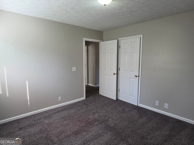 Building Photo - 34 Walnut Way