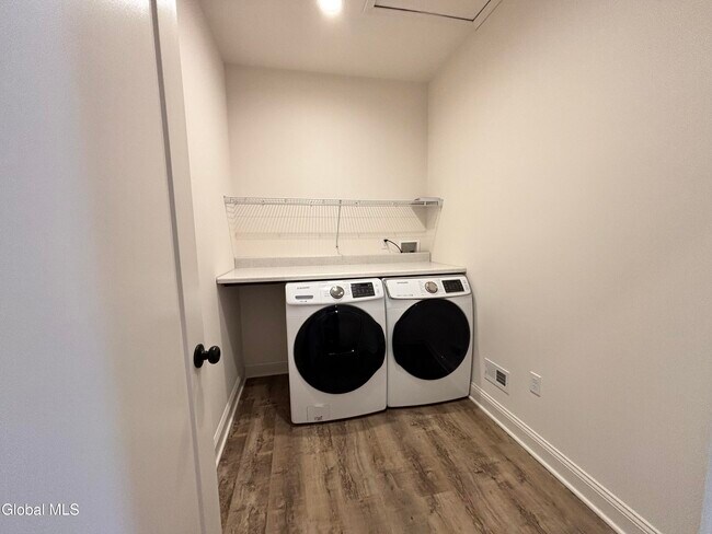 Building Photo - 587A Grooms Rd