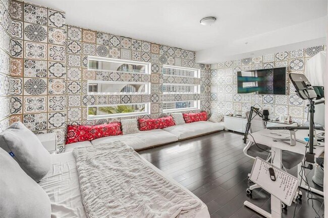 Building Photo - 1040 Biscayne Blvd