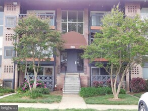 Building Photo - 206 Park Terrace Ct SE