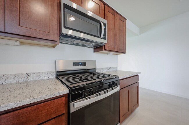 Building Photo - 3 bedroom + Den in Asante community