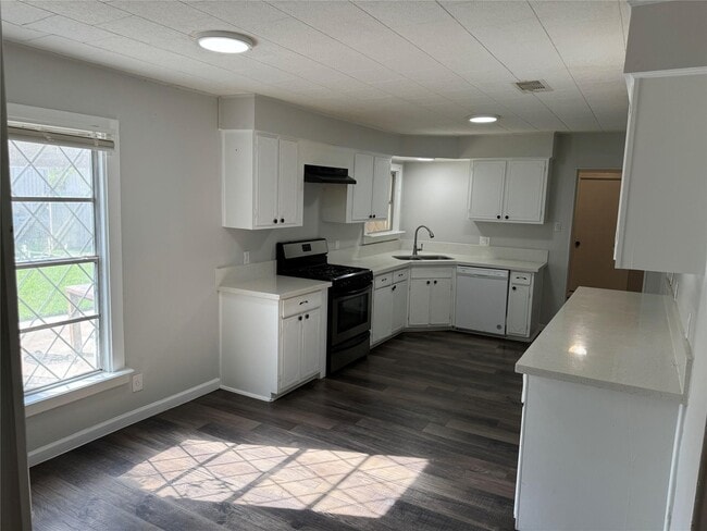 Building Photo - 7920 Findlay St