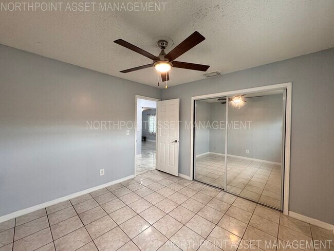 Building Photo - PRICE REDUCED FOR QUICK MOVE IN!! 2-2 Home...