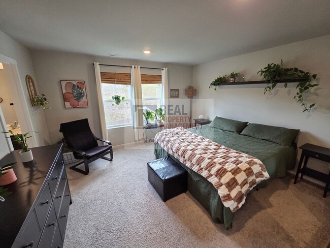 Building Photo - Check Out This Beautiful 4 Bedroom, 2.5 Bath Home!