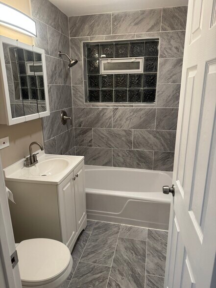 Building Photo - 8124 S Calumet Ave