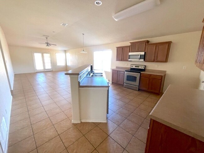 Building Photo - Ready For Move In - Large & Roomy 1 Story 4 Bed 2 Bath in NW San Antonio - Must See!