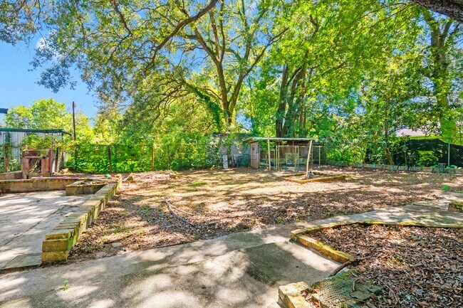 Building Photo - 207 Tonawanda Dr