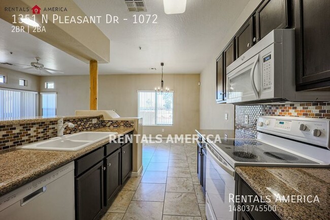 Building Photo - Beautiful 2 Bedroom Condo In Mirage Park R...