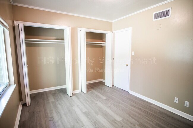Building Photo - 113 Louella Dr
